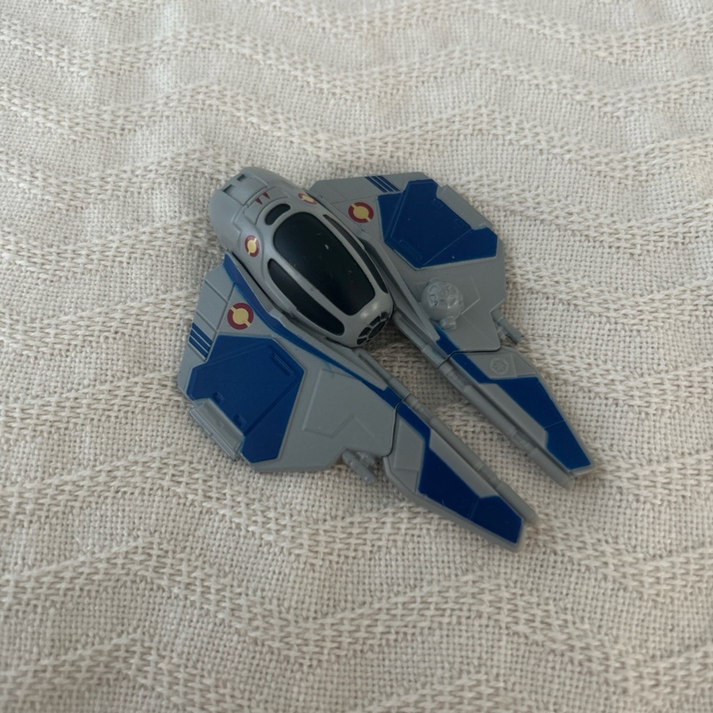 Hot Wheels CGW65 Star Wars Obi-Wan Kenobi Diecast Jedi Starfighter Ship
